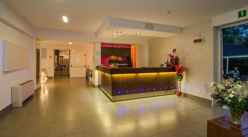 Hotel Hermitage Marina di Massa Bagian luar foto