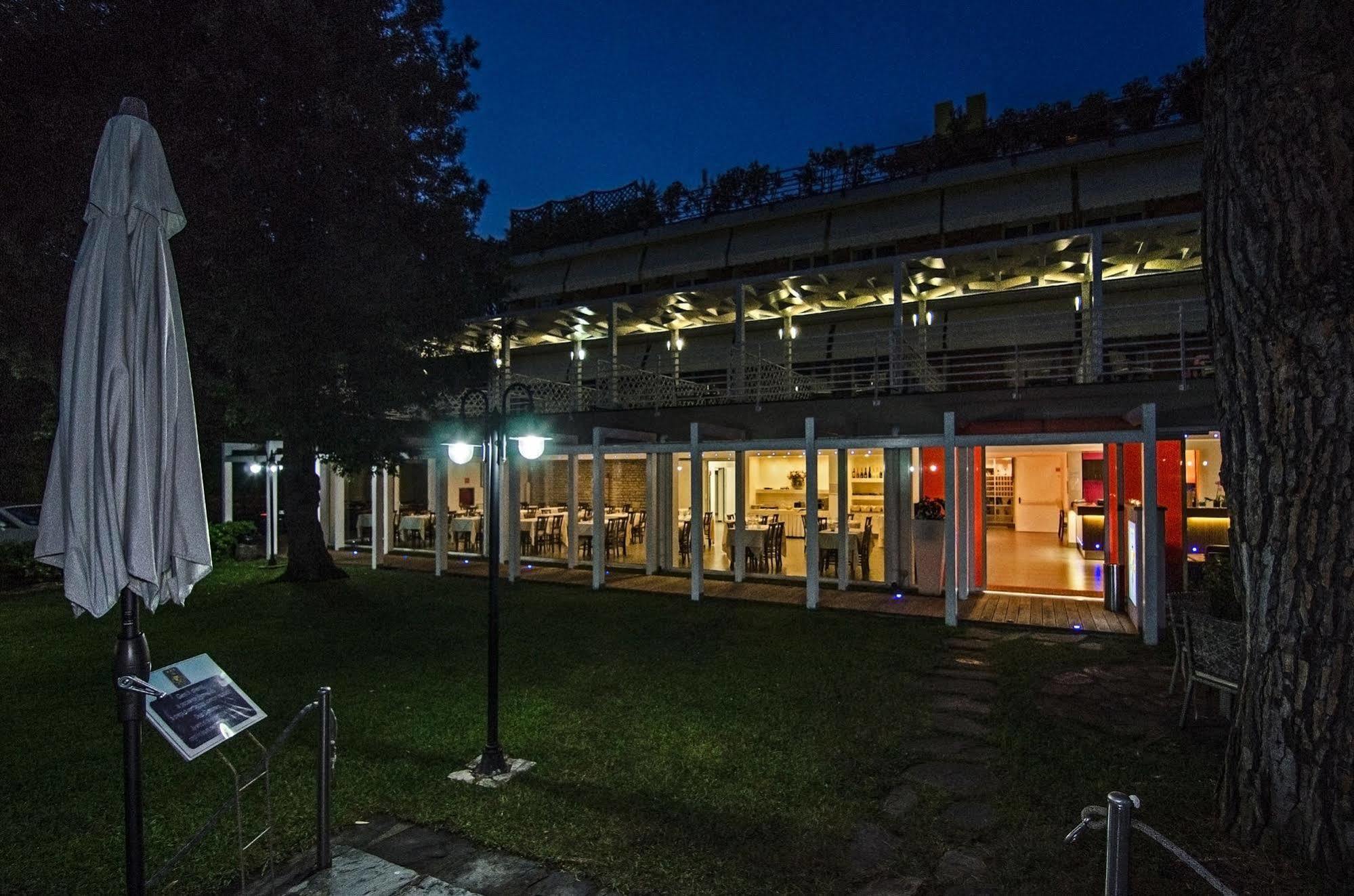 Hotel Hermitage Marina di Massa Bagian luar foto
