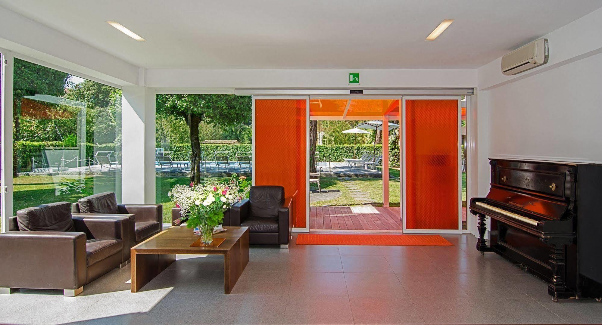 Hotel Hermitage Marina di Massa Bagian luar foto