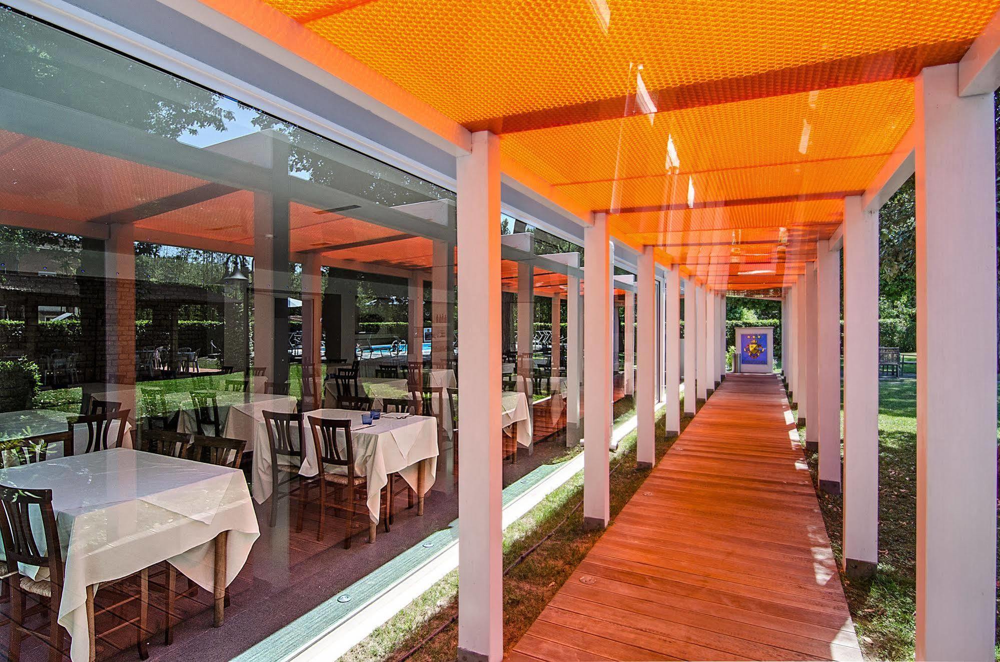 Hotel Hermitage Marina di Massa Bagian luar foto