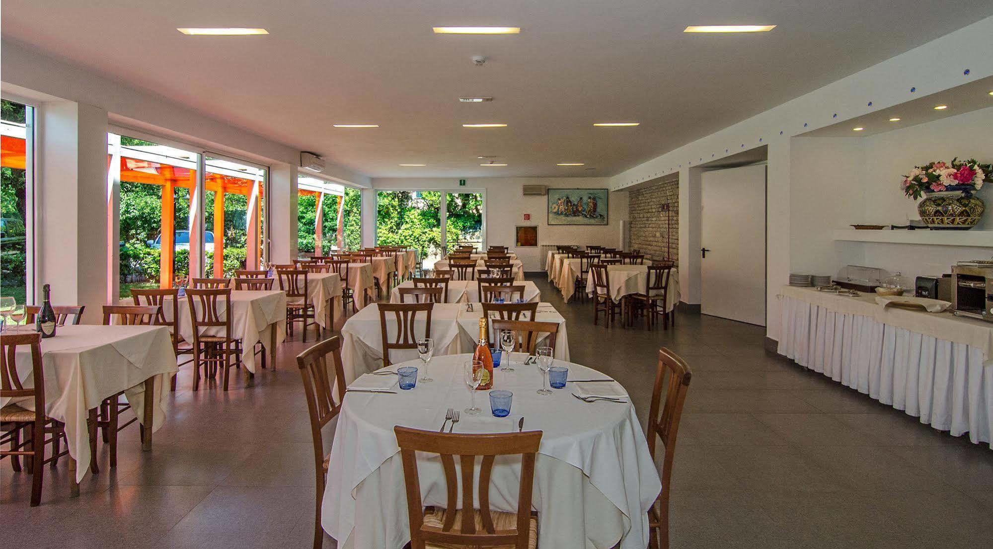 Hotel Hermitage Marina di Massa Bagian luar foto