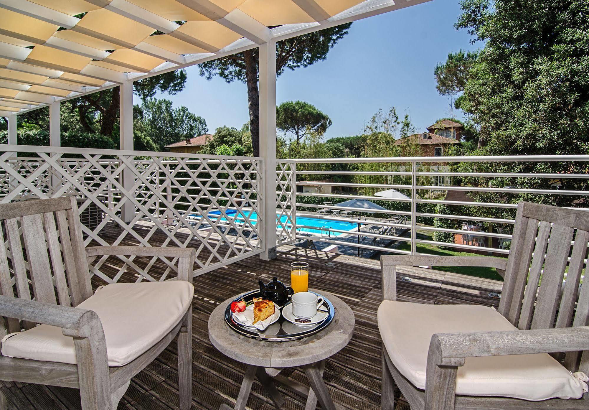 Hotel Hermitage Marina di Massa Bagian luar foto