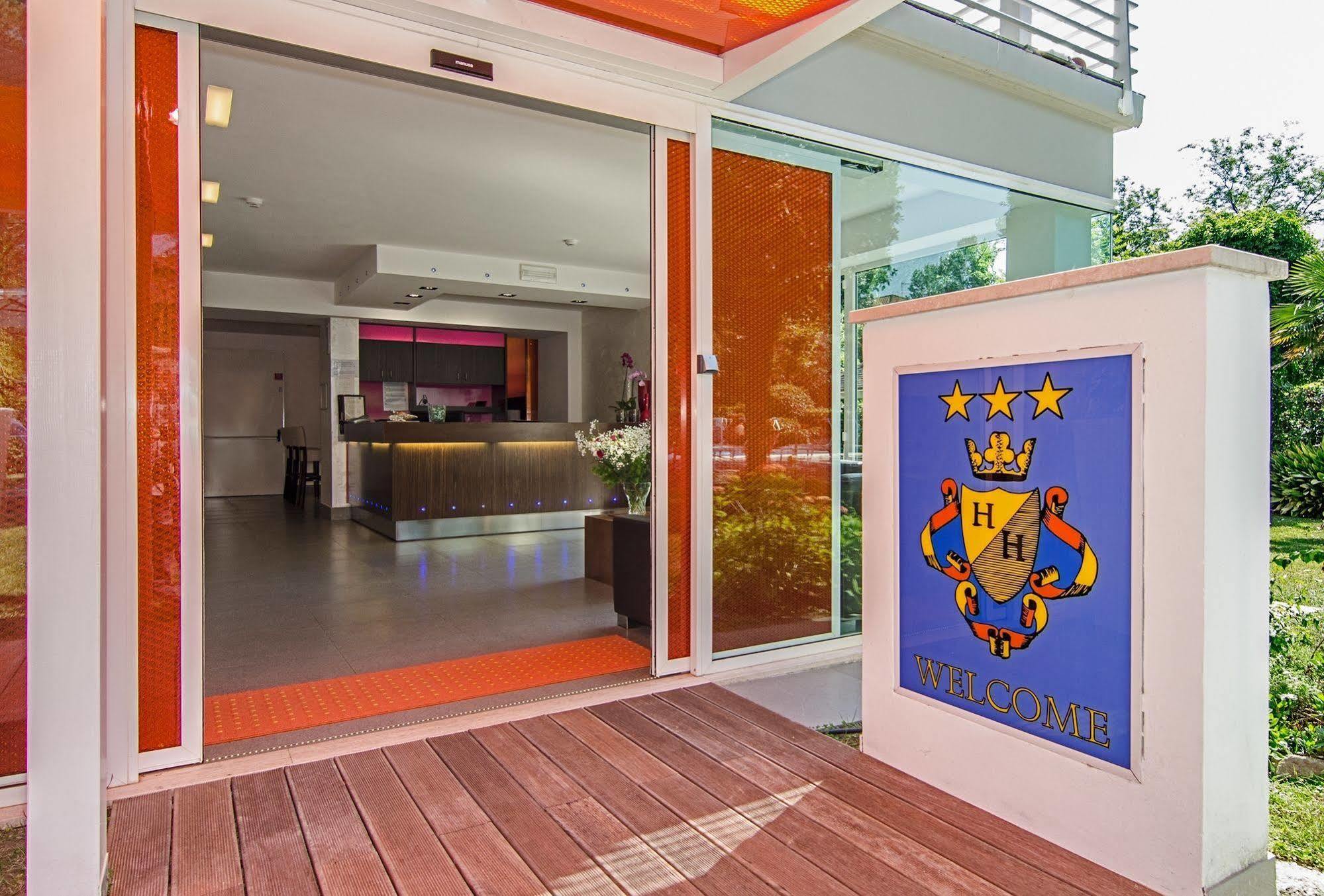 Hotel Hermitage Marina di Massa Bagian luar foto