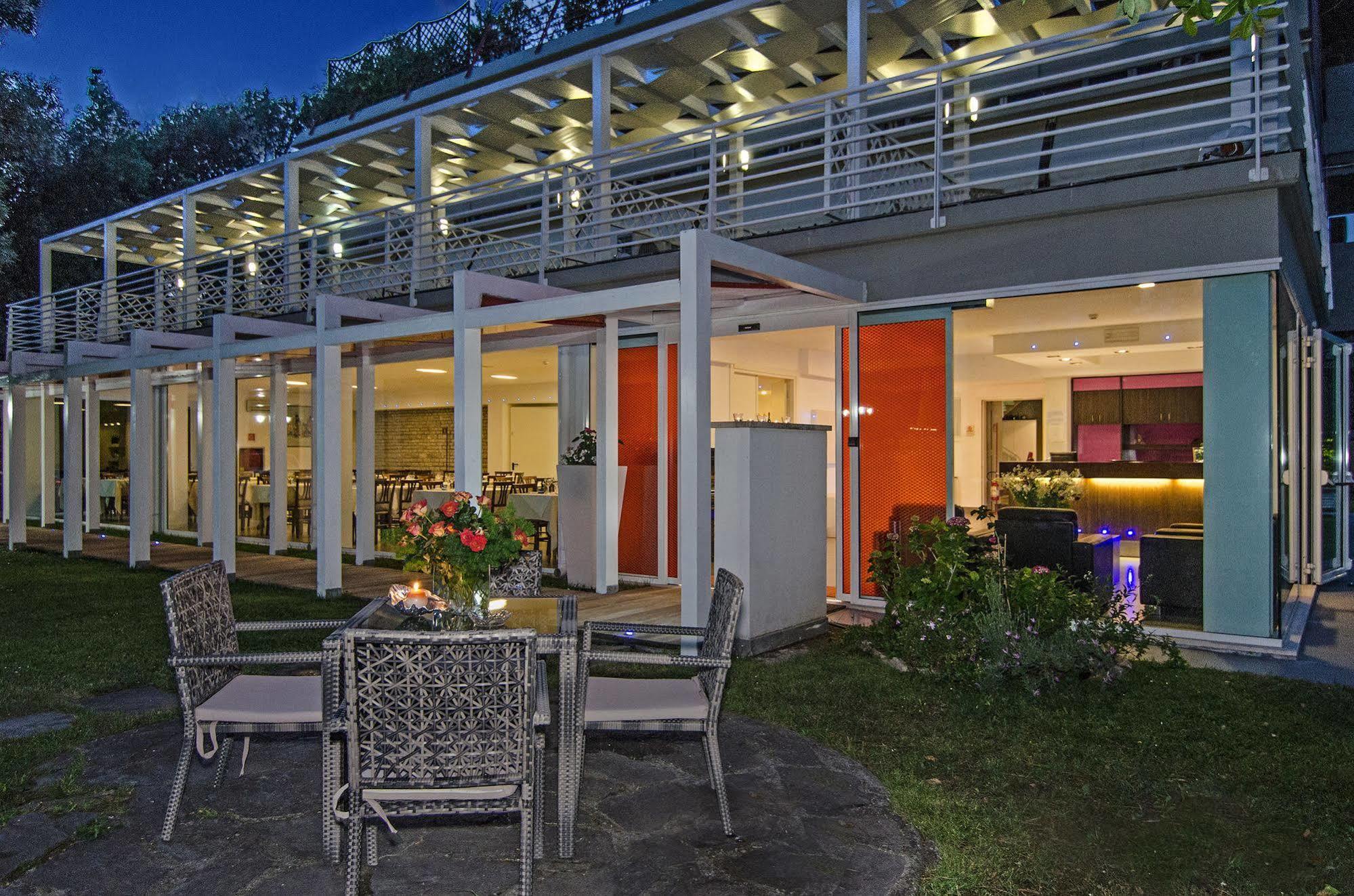 Hotel Hermitage Marina di Massa Bagian luar foto