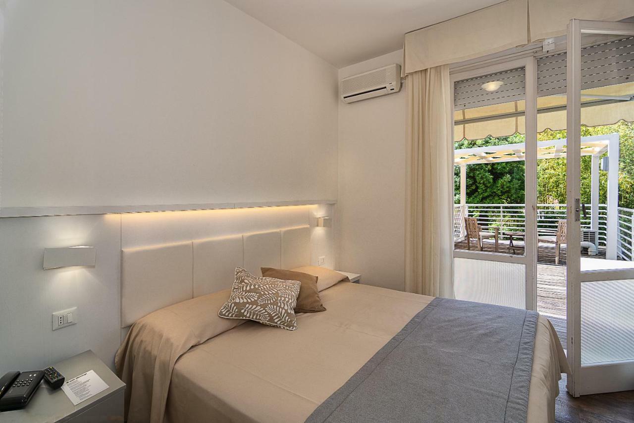 Hotel Hermitage Marina di Massa Bagian luar foto