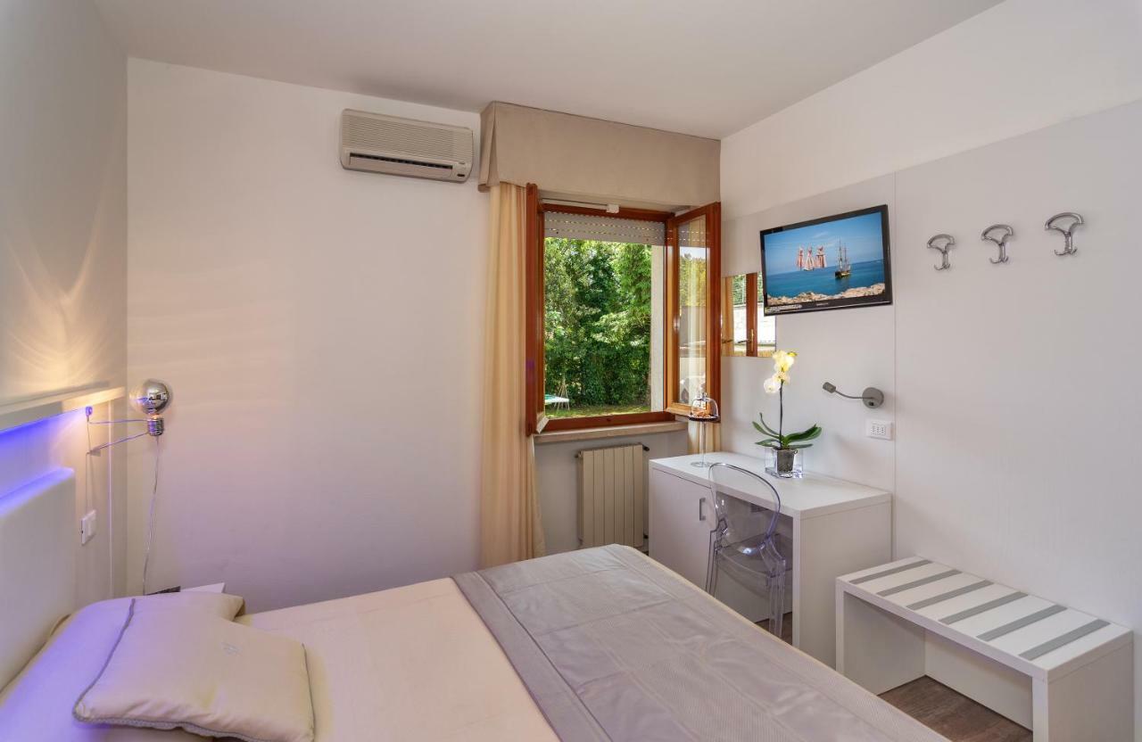 Hotel Hermitage Marina di Massa Bagian luar foto