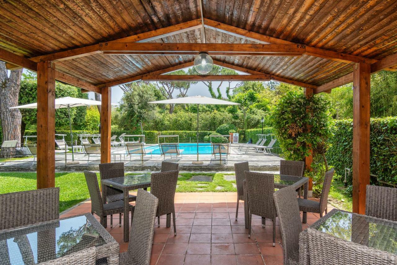 Hotel Hermitage Marina di Massa Bagian luar foto