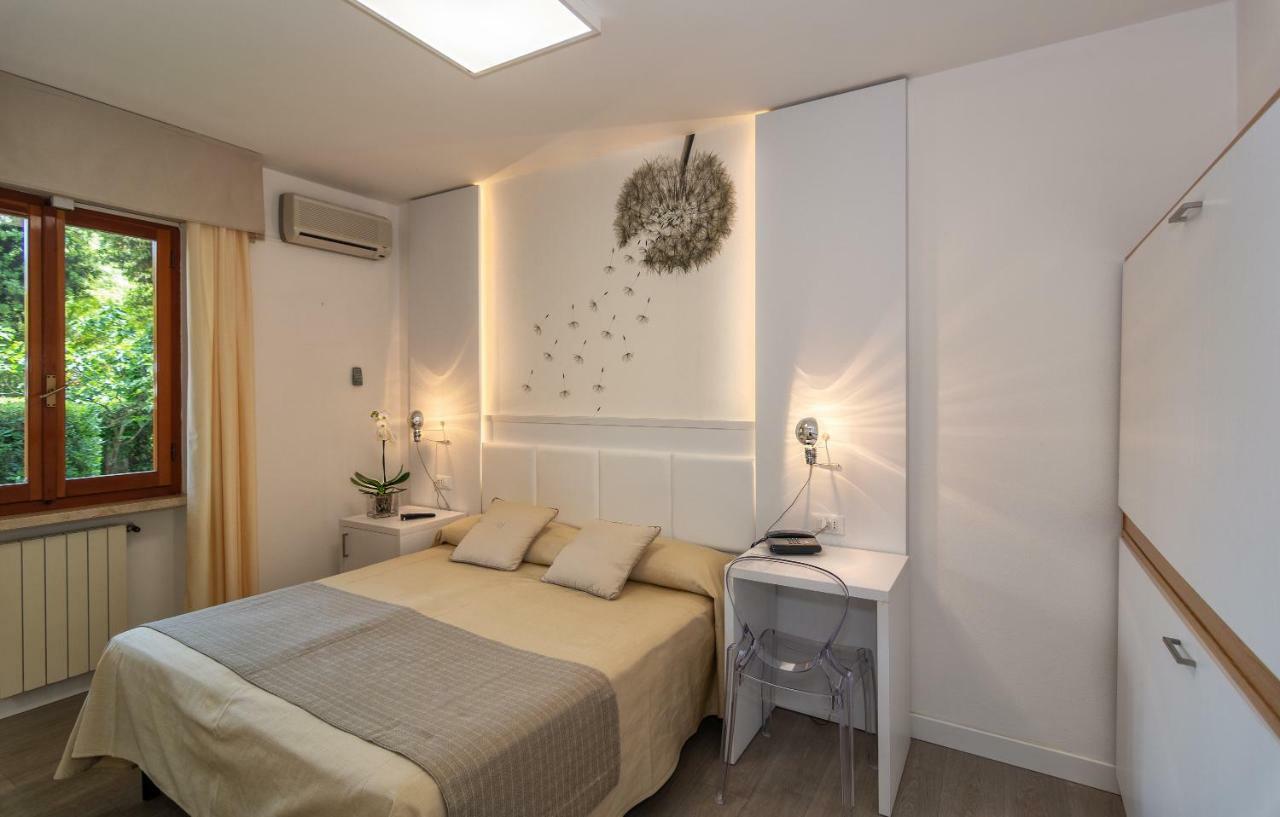 Hotel Hermitage Marina di Massa Bagian luar foto