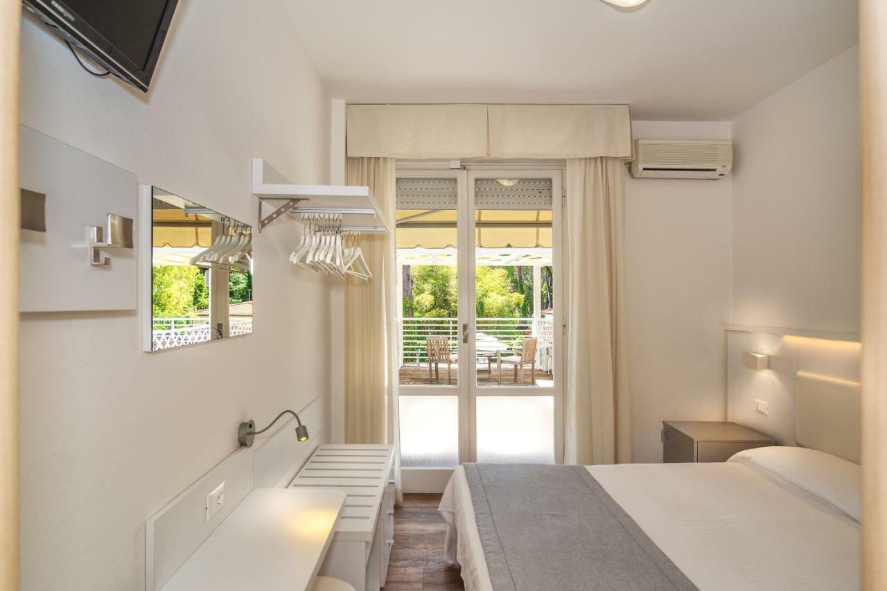 Hotel Hermitage Marina di Massa Bagian luar foto