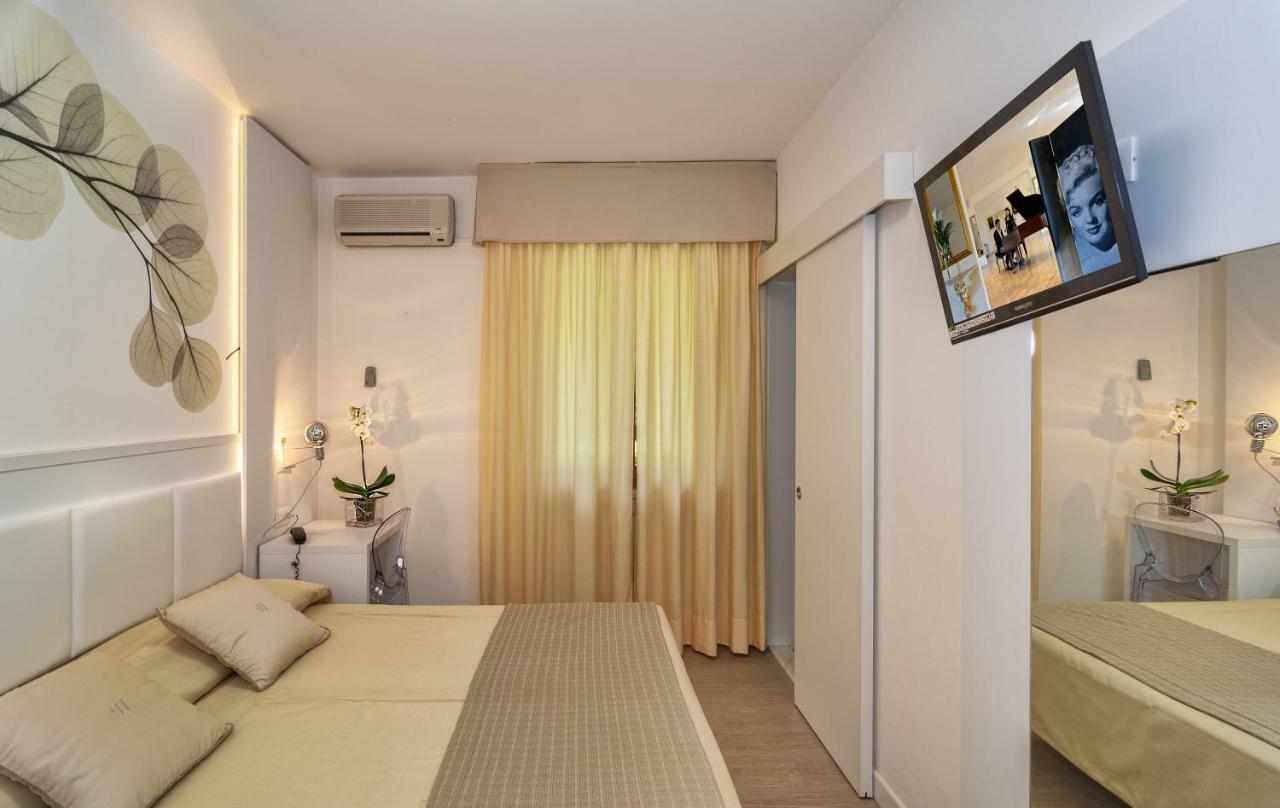 Hotel Hermitage Marina di Massa Bagian luar foto