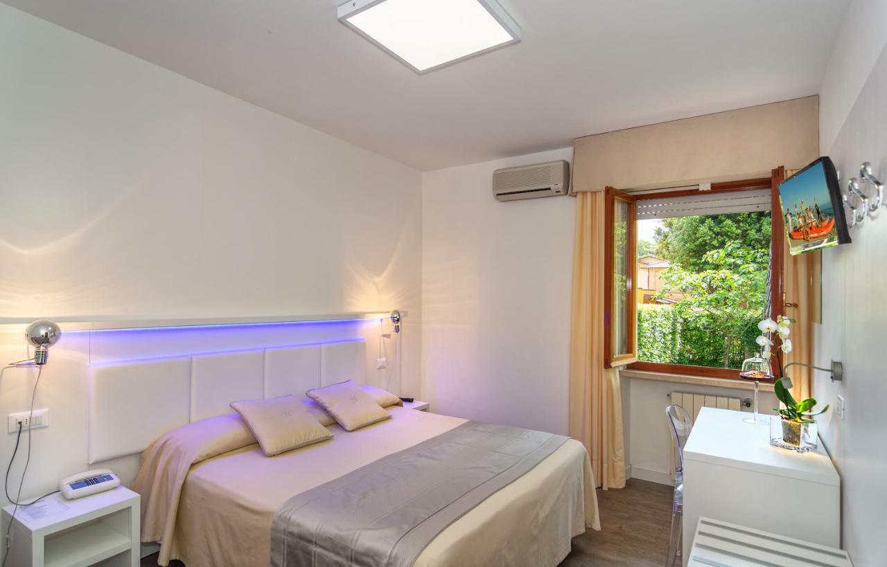 Hotel Hermitage Marina di Massa Bagian luar foto