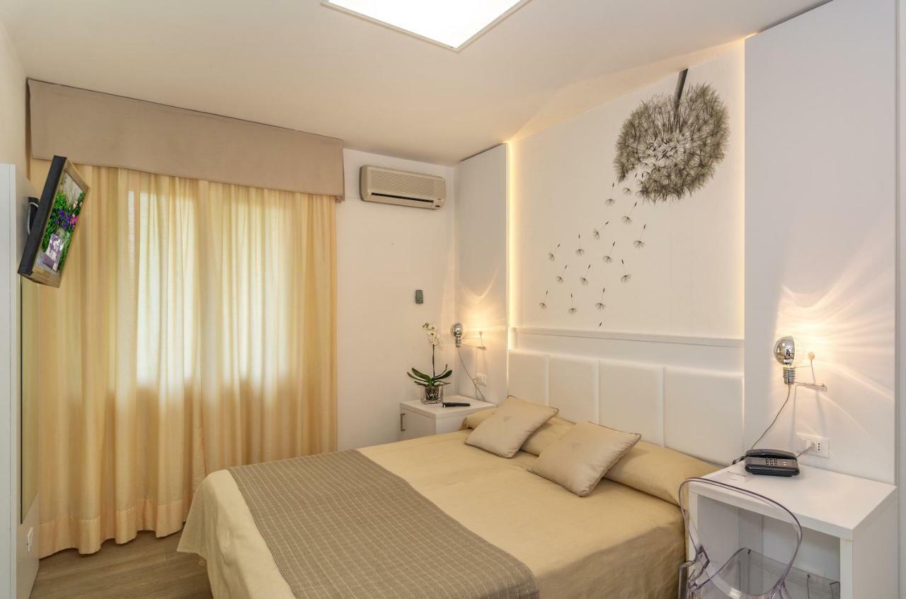 Hotel Hermitage Marina di Massa Bagian luar foto