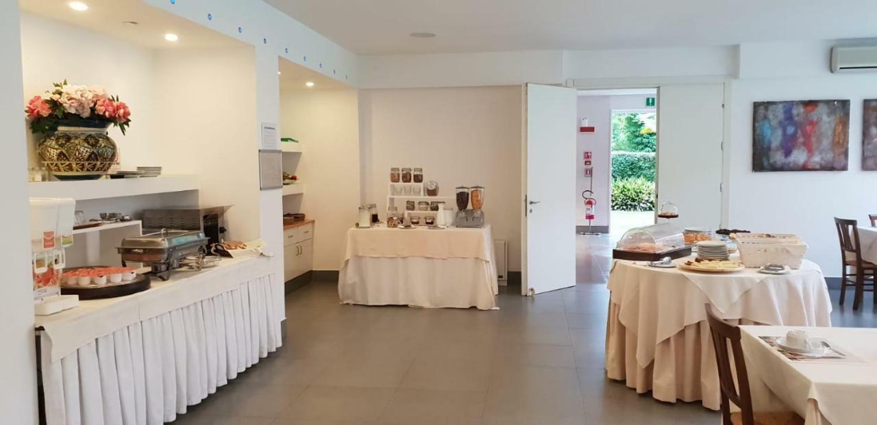 Hotel Hermitage Marina di Massa Bagian luar foto
