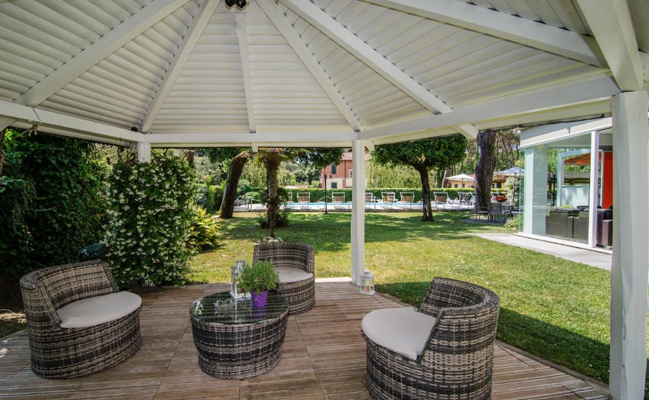 Hotel Hermitage Marina di Massa Bagian luar foto